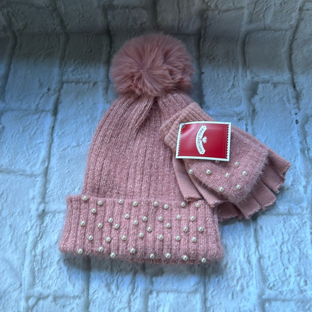 NWT Holiday Time Hat and Gloves Pink and White Pearl Women’s One Size